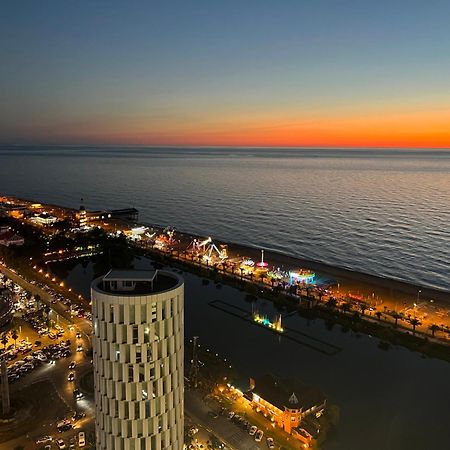 Ng Premium Apartments In Alliance Palace Batumi Esterno foto